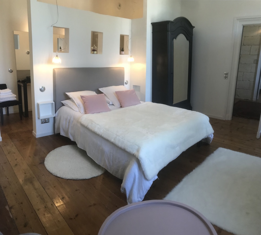 Deluxe Double Room, 1 Queen Bed, Non Smoking, Private Bathroom photo 3