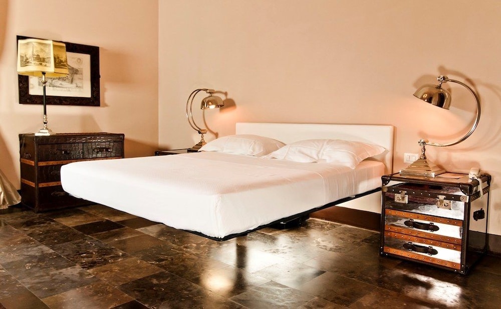 Junior Suite, 1 King Bed, Balcony, City View