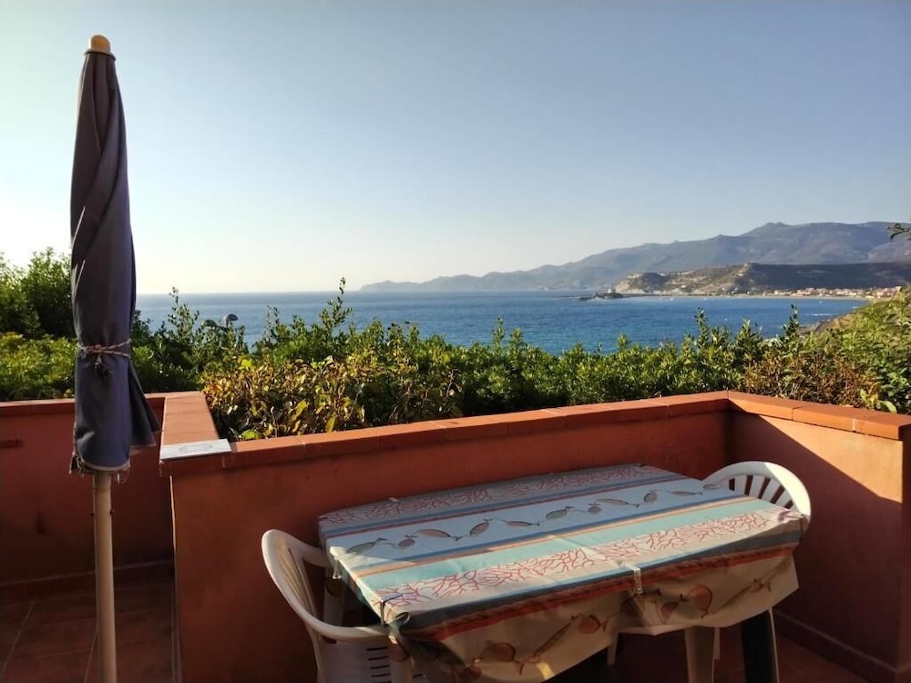 Studio, Multiple Bedrooms, Smoking, Terrace