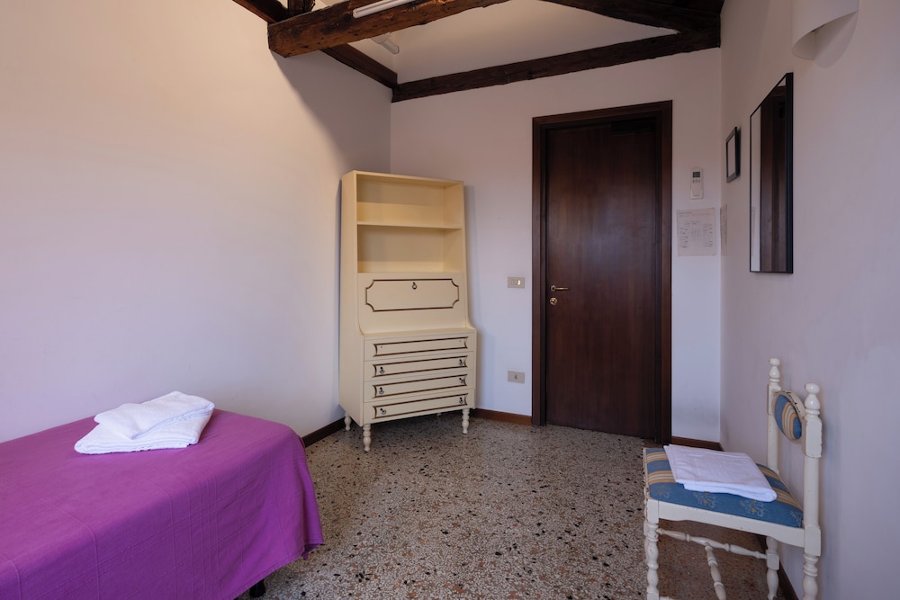 Basic Single Room, City View photo 2