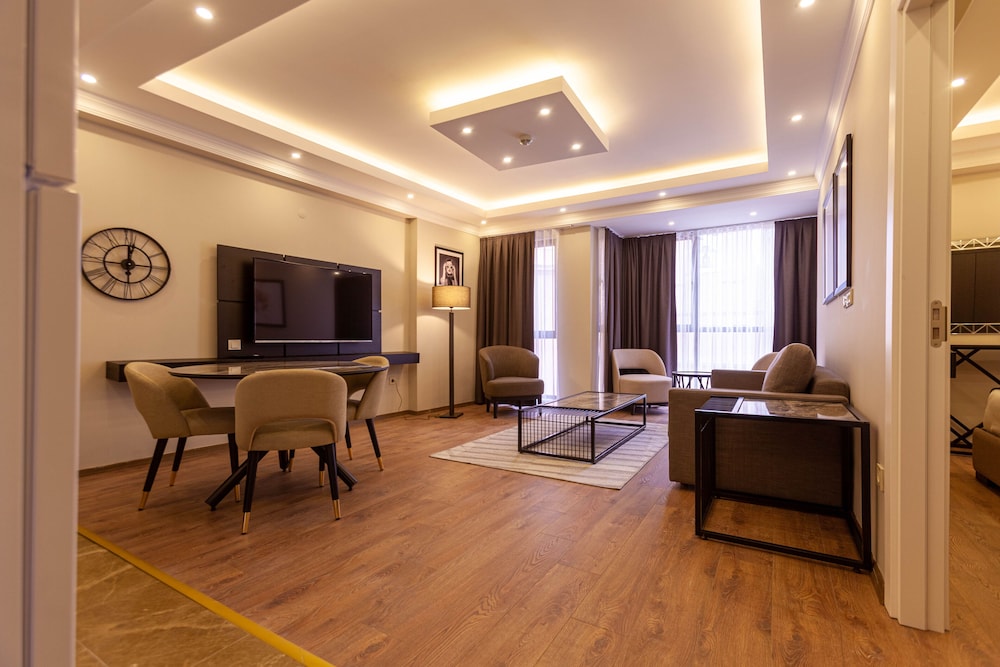 Deluxe Suite, Multiple Beds, Smoking, City View photo 1