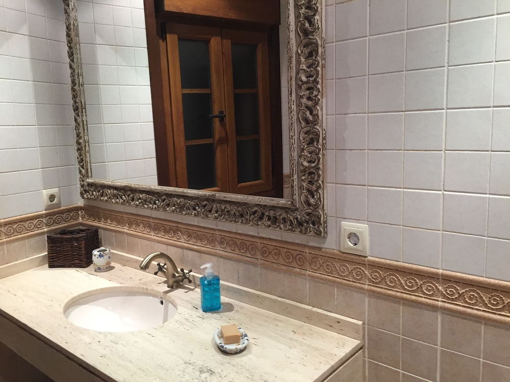 Deluxe Double Room, Private Bathroom - Photo 11