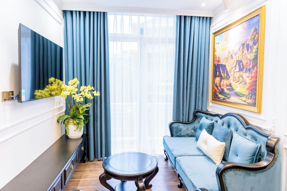 Deluxe Room, 1 King Bed, Balcony, Courtyard View