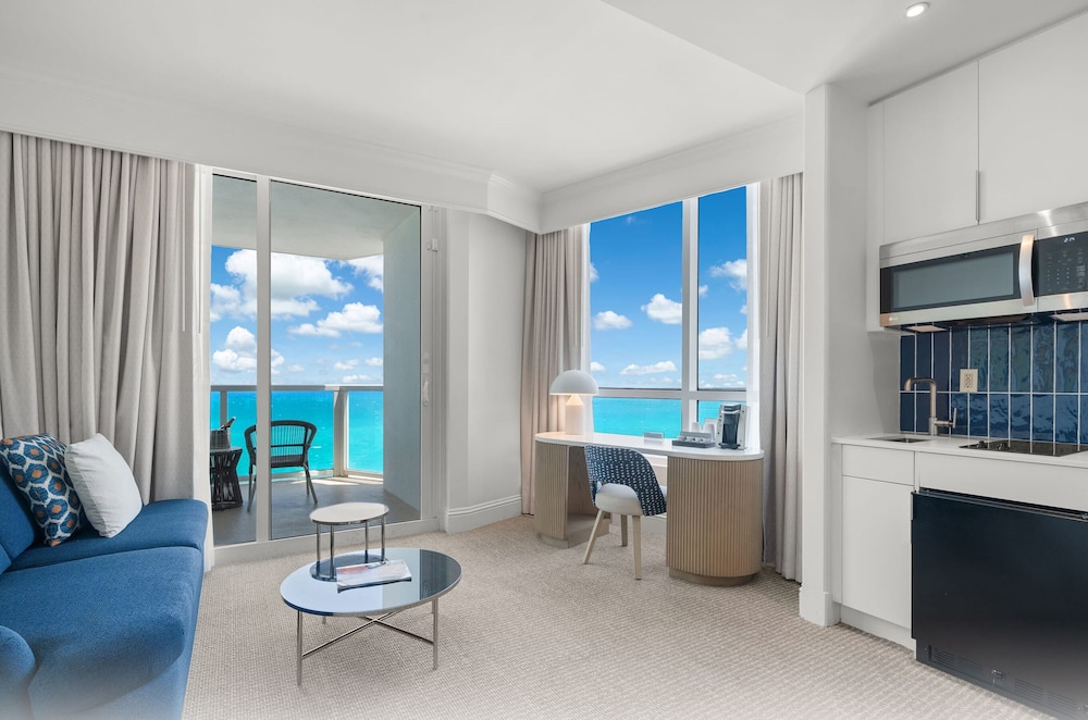 Junior Suite, 1 King Bed with Sofa bed, Balcony, Ocean View