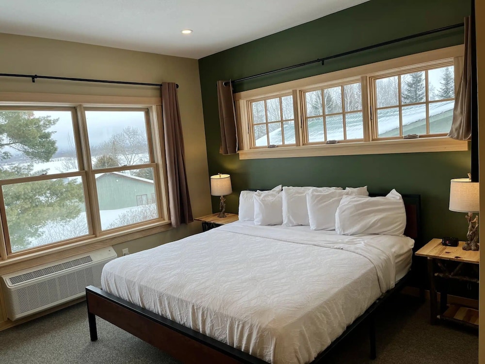 Northern Lights King Room photo 1