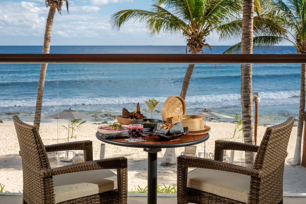 Beachfront Suite - Photo 5