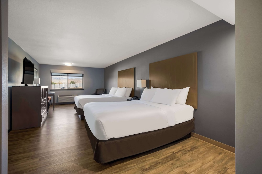 Suite, Multiple Beds, Non Smoking - Photo 1