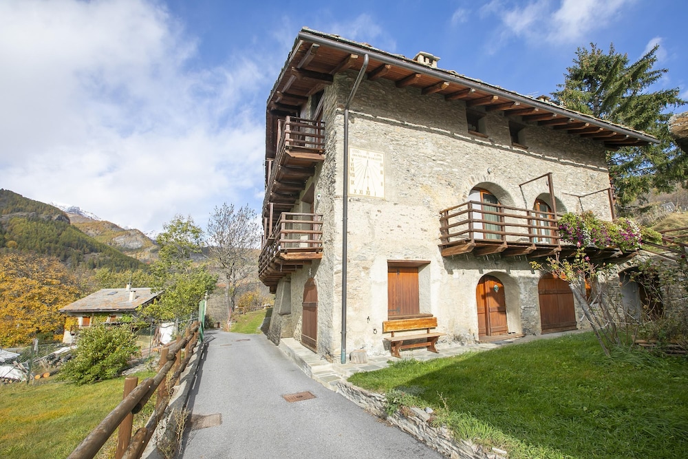 Villa photo 2