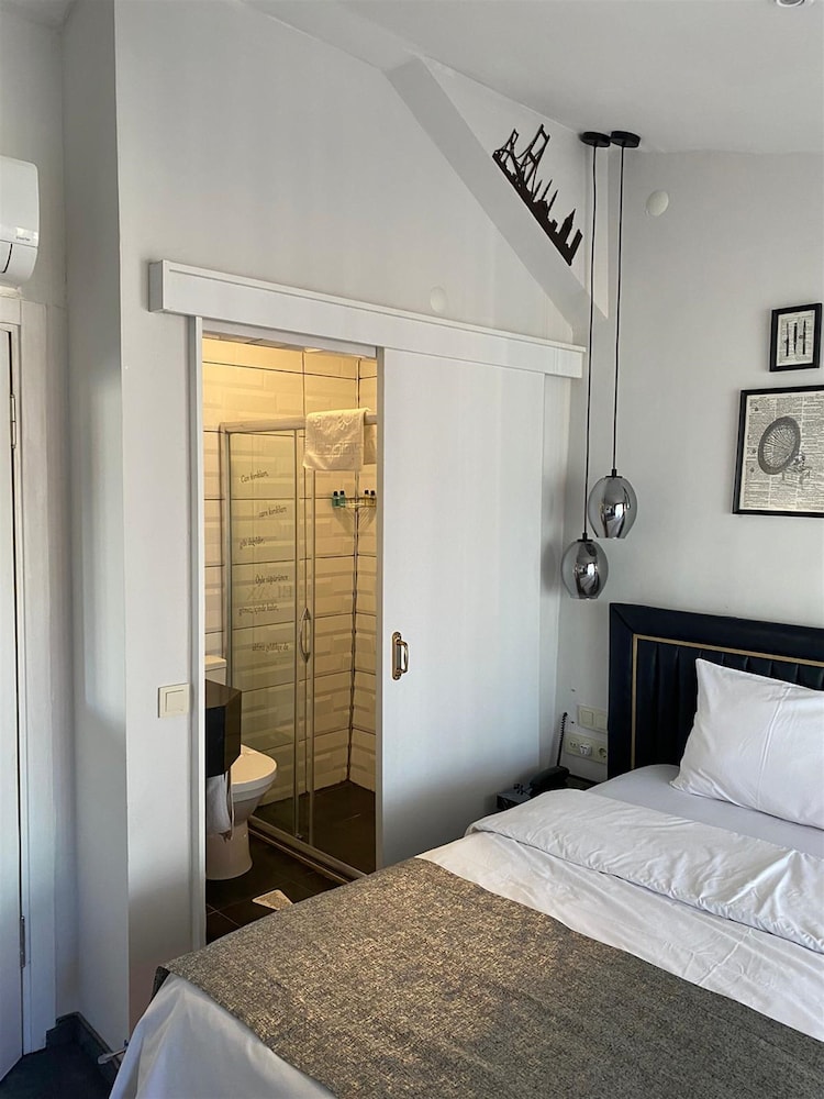 Standard Triple Room, 1 Bedroom, Smoking, City View photo 3
