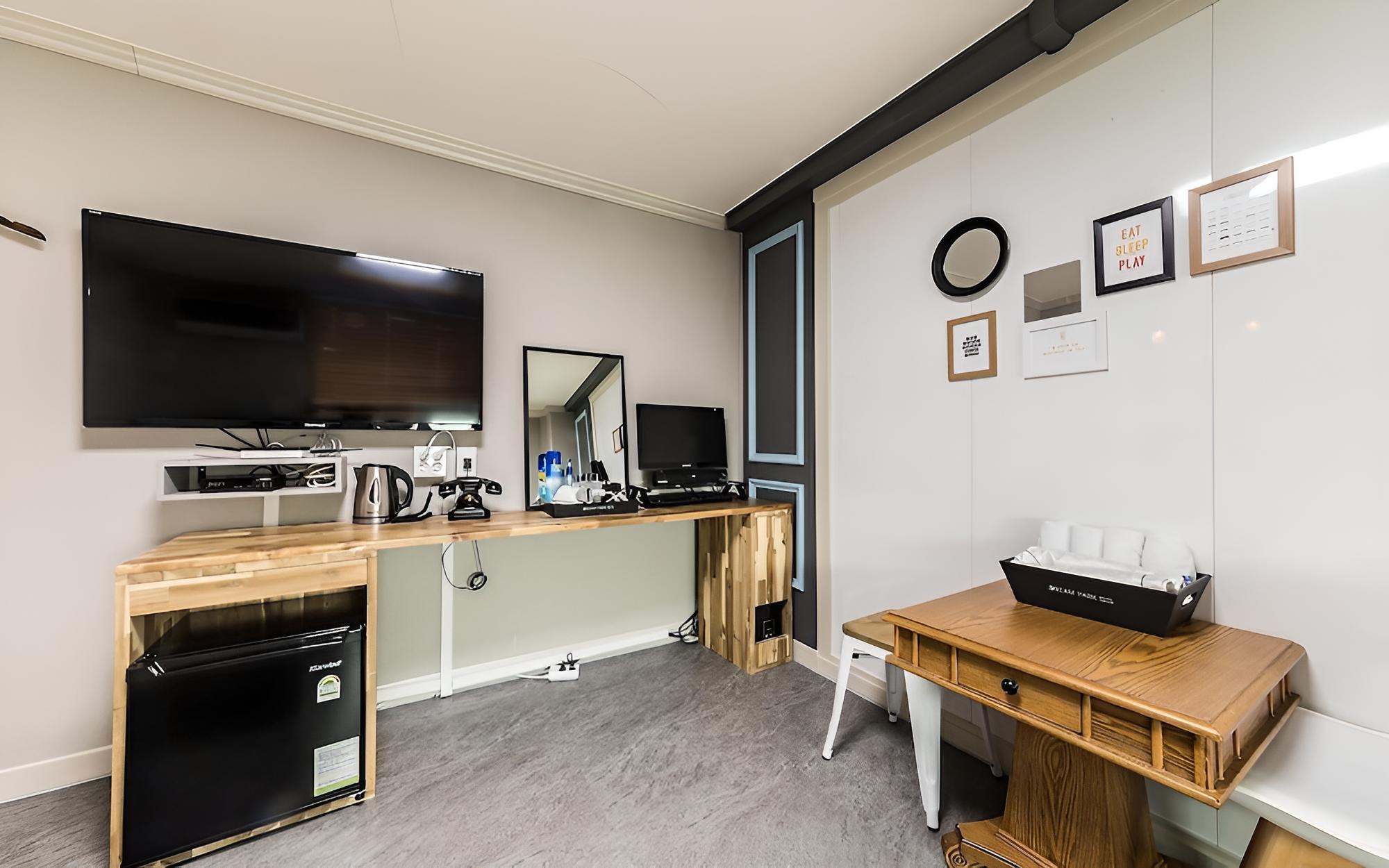 Room (Standard Room) - Photo 23