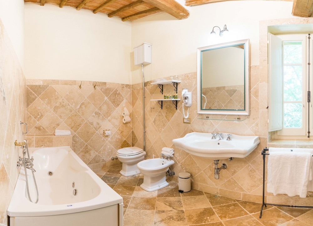 Suite (Magnifica) photo 3