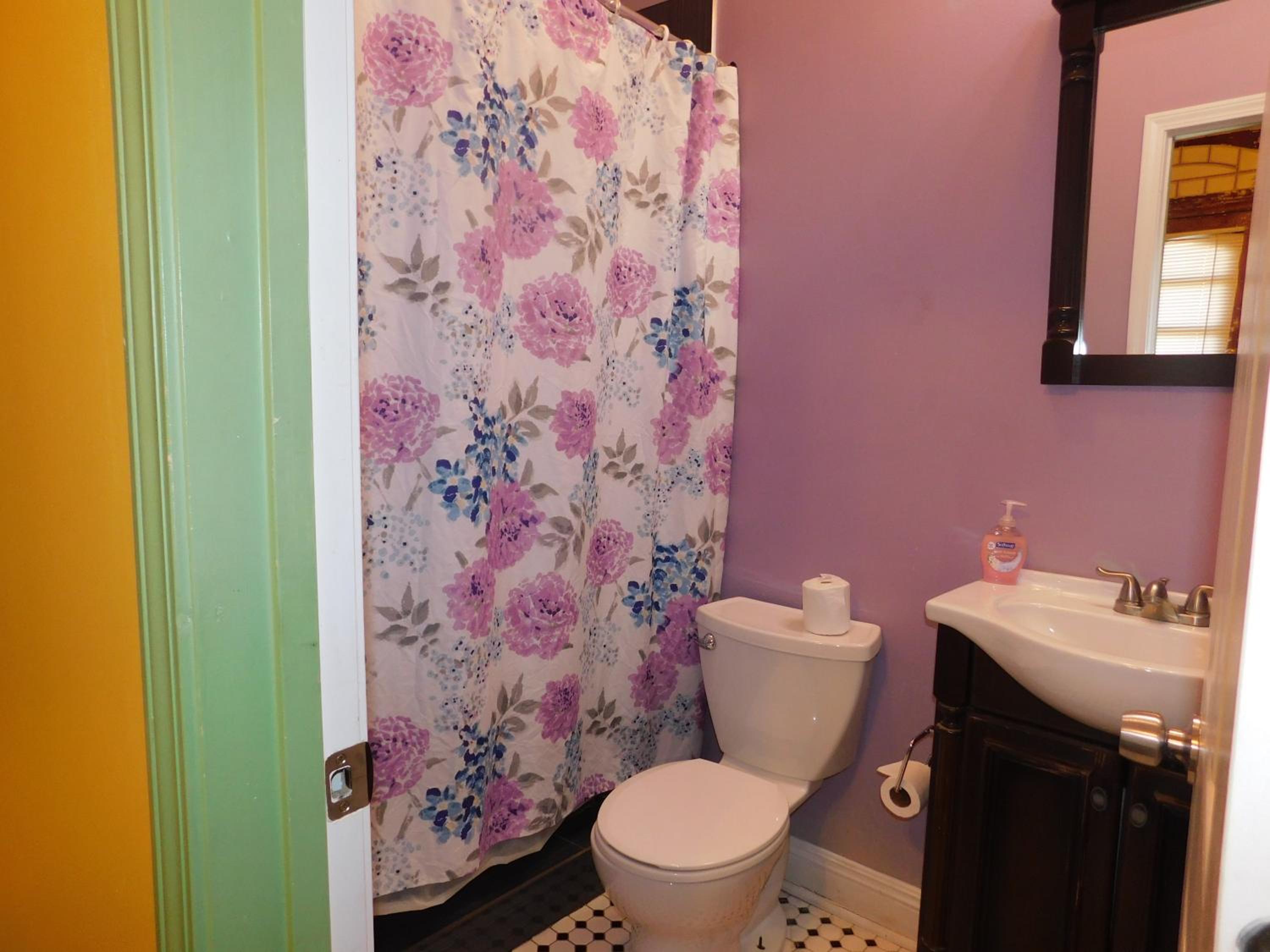 Double or Twin Room with Private Bathroom - Photo 2