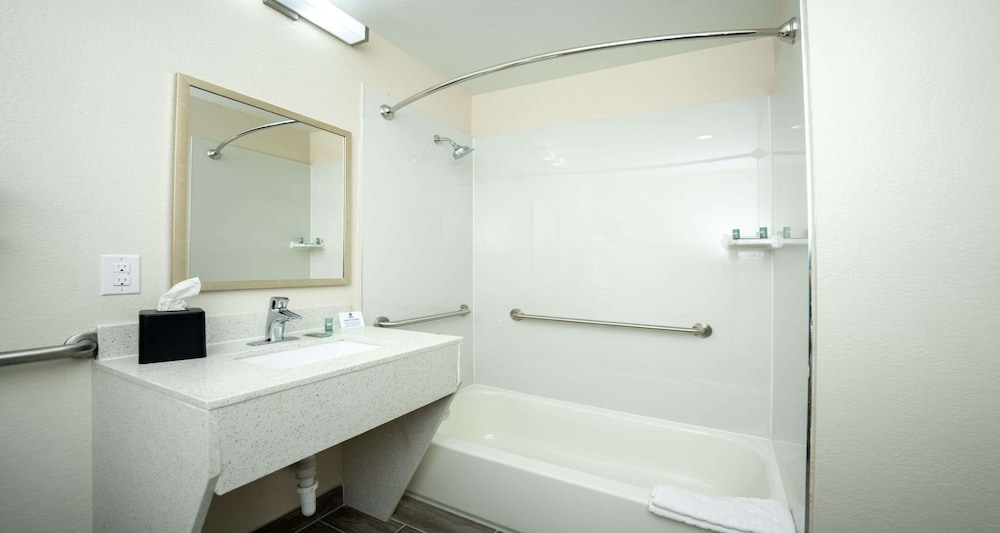 Standard Room, 2 Queen Beds, Accessible, Refrigerator & Microwave - Photo 2