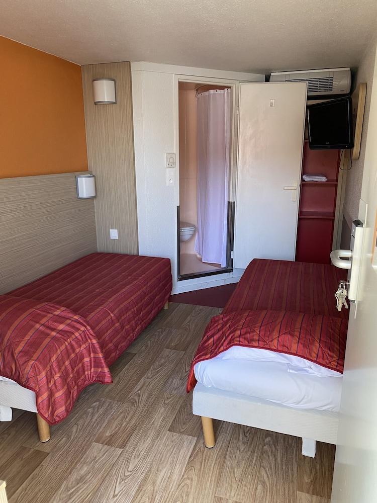 Standard Room, 2 Twin Beds - Photo 1
