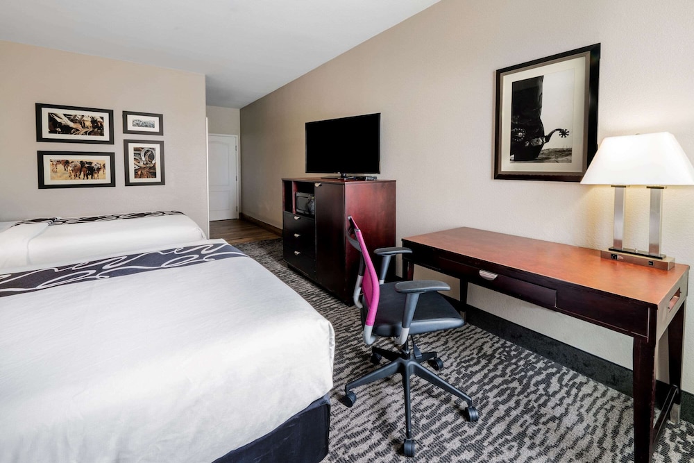 Room, 2 Queen Beds, Non Smoking - Photo 1