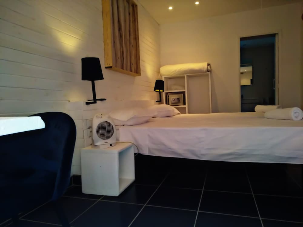 Standard Double or Twin Room (Standard Room With Balcony)