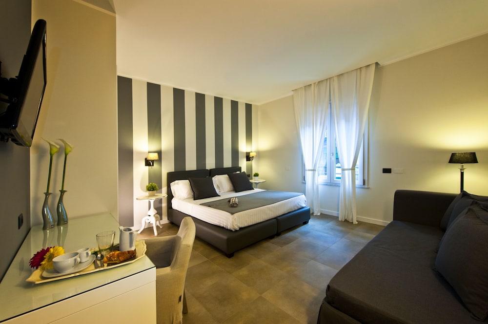 Exclusive Studio Suite, 1 King Bed with Sofa bed, City View, Tower photo 1