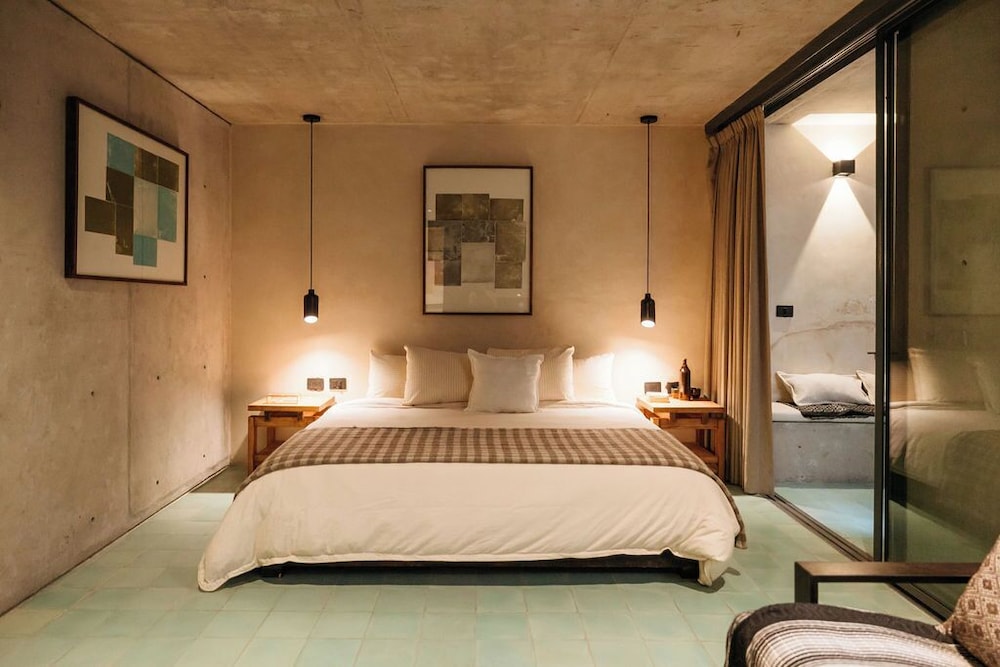 Junior Suite, Pets Allowed, Courtyard View photo 3