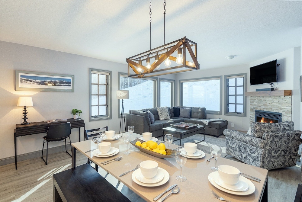 Condo, 2 Bedrooms