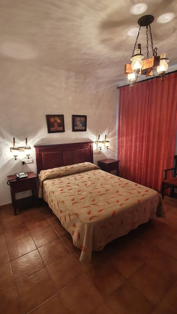 Double or Twin Room, City View - Photo 4