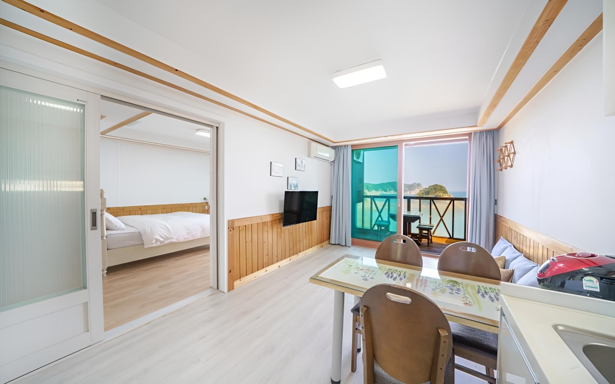Room (Haedong 302 (ocean view)) - Photo 4