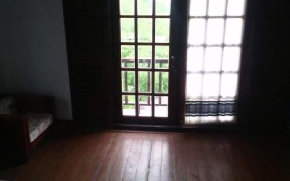 Classic Apartment photo 2