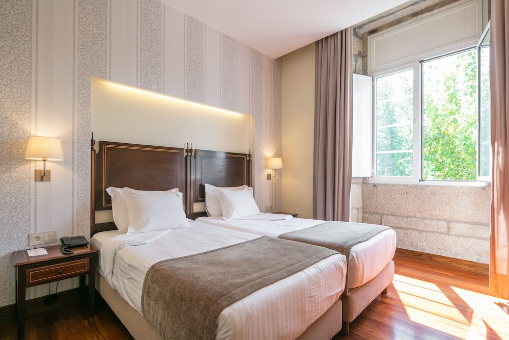 Standard Twin Room - Photo 2