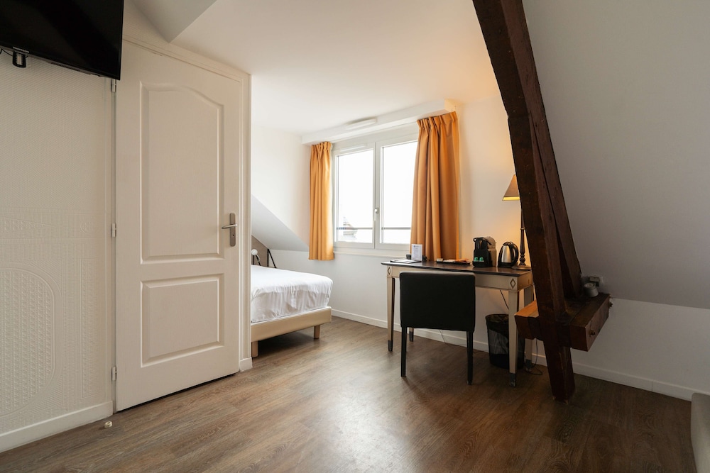 Superior Room, 1 King Bed, Non Smoking, Sea View (Twin bed on request;with Extra Bed) - Photo 3