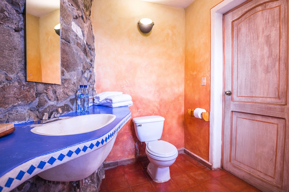 Romantic Suite, 1 King Bed, Non Smoking, Lake View photo 3