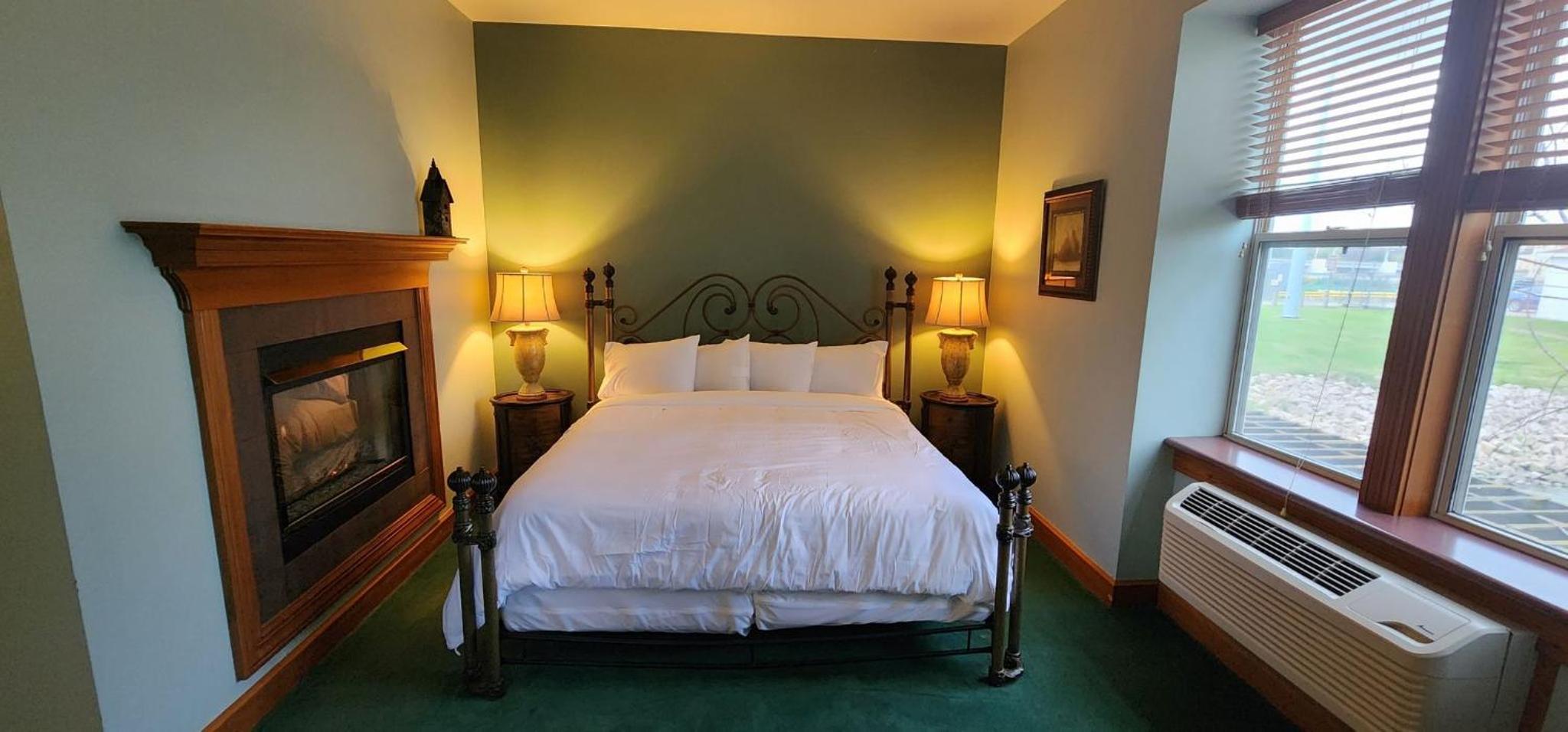 Deluxe King Suite photo 1