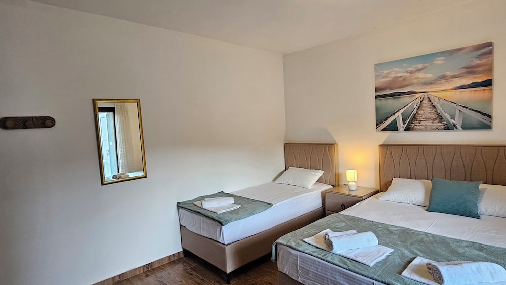 Comfort Triple Room, Garden View photo 2