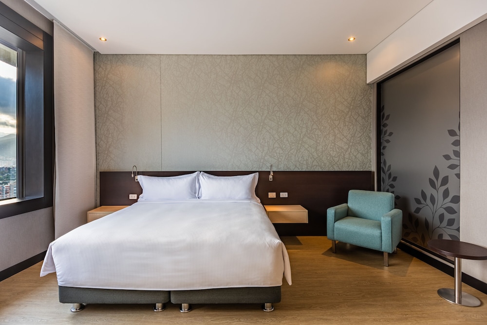 Executive Room, 1 King Bed - Photo 1