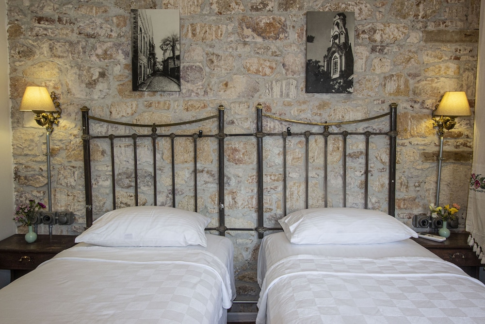 Standard Twin Room - Photo 2