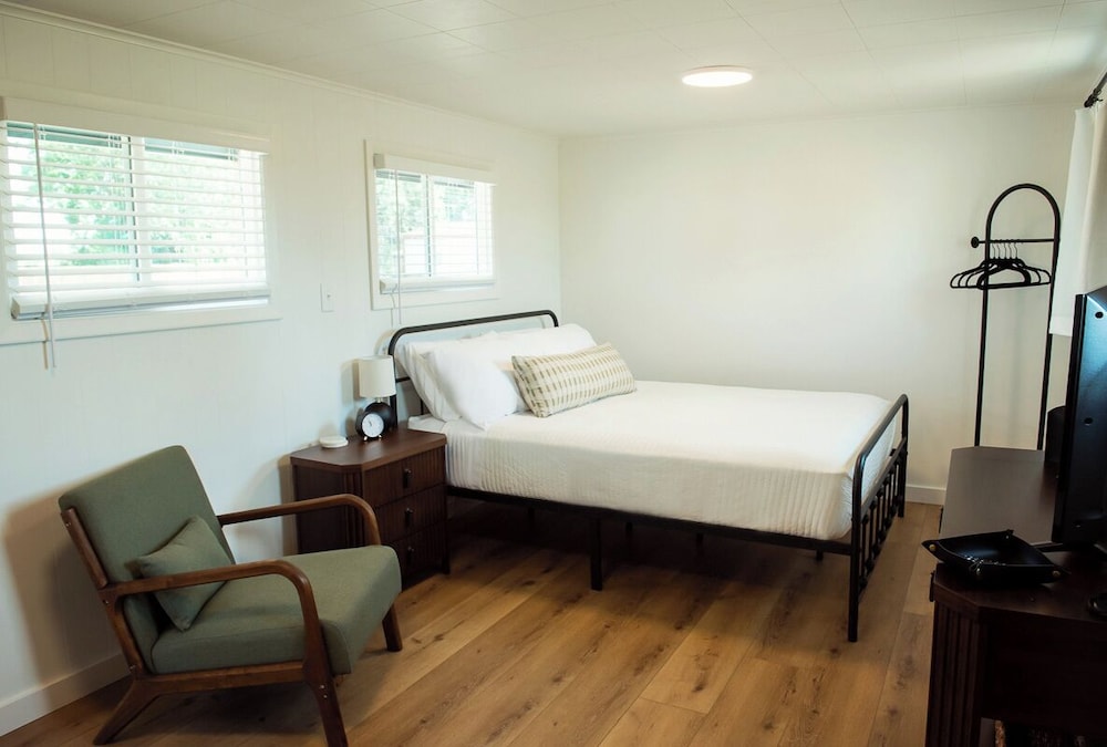 Single Room, 1 Queen Bed photo 2