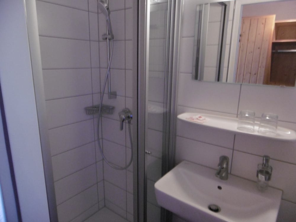 Standard Double Room, Private Bathroom - Photo 6