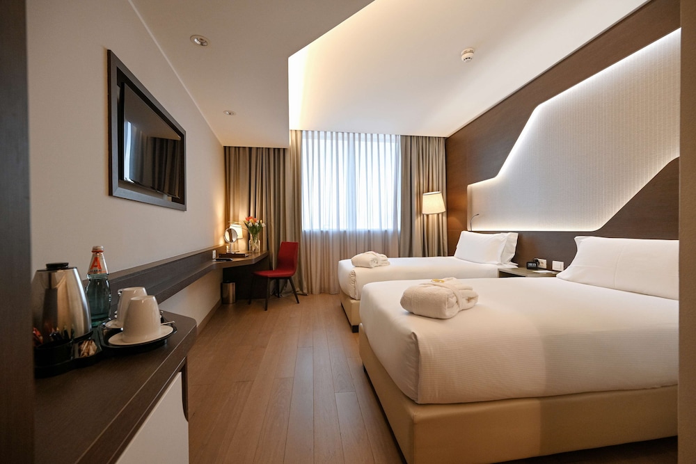Family Room, 2 Queen Beds (Deluxe) photo 3