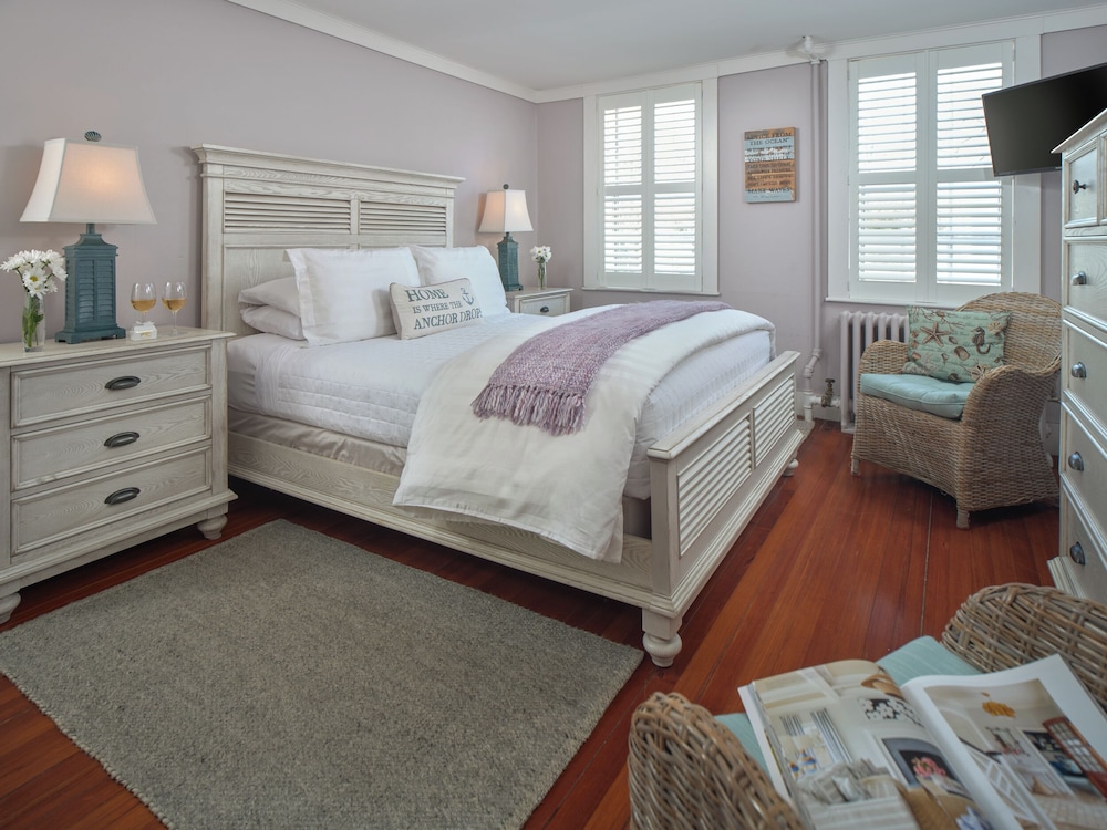 Sandy Neck Light Room