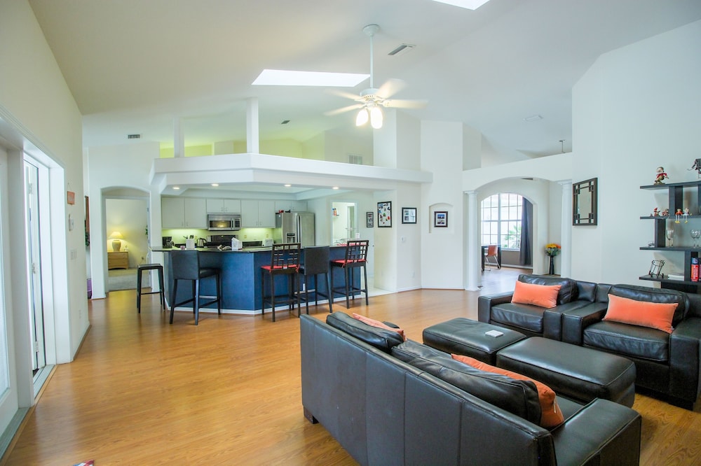 House, 4 Bedrooms photo 1