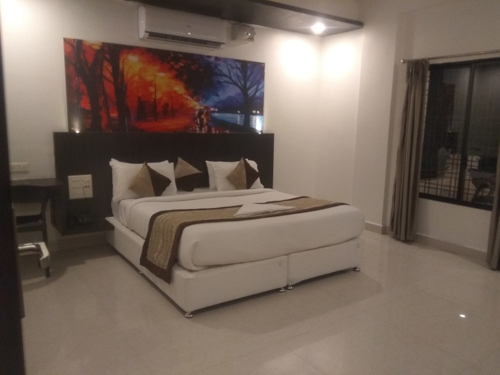 Deluxe Double Or Twin Room, 1 Large Twin Bed, Accessible, City View