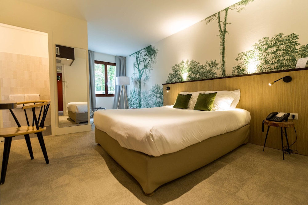 Standard Room, Multiple Beds, Non Smoking (2 adults + 1 child) - Photo 1