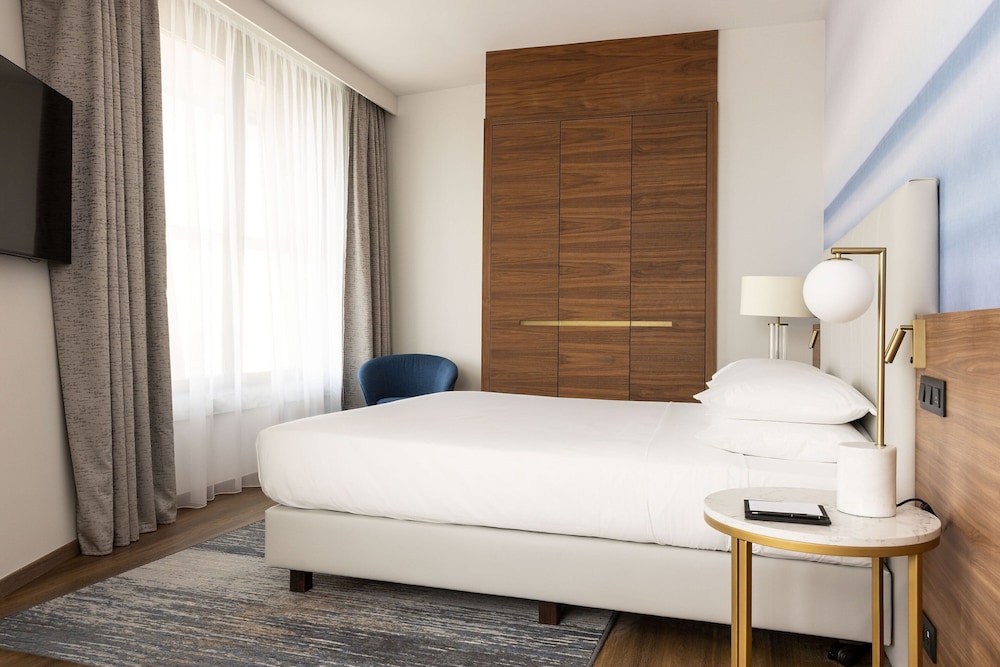 Executive Suite, 1 Bedroom - Photo 3