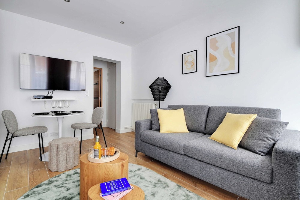 Apartment photo 1