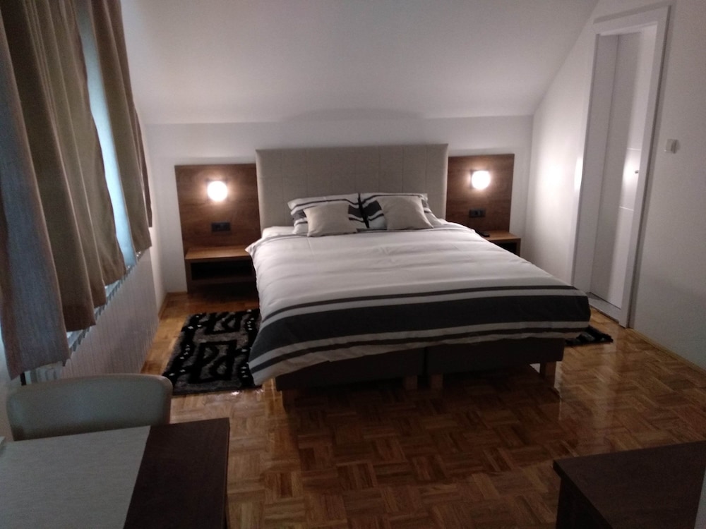 Comfort Studio, 1 Queen Bed, Courtyard View
