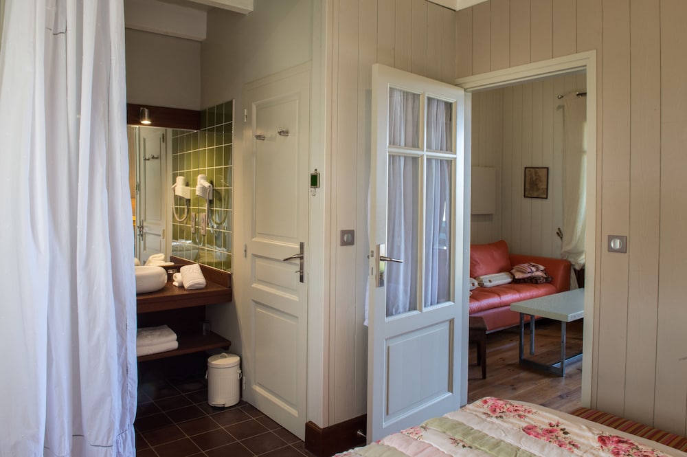 Suite, Lake View photo 3