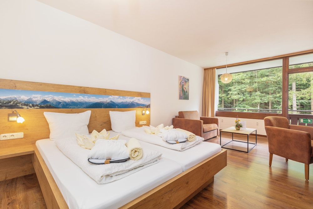 Standard Single Room, 1 Large Twin Bed, Non Smoking, Garden View