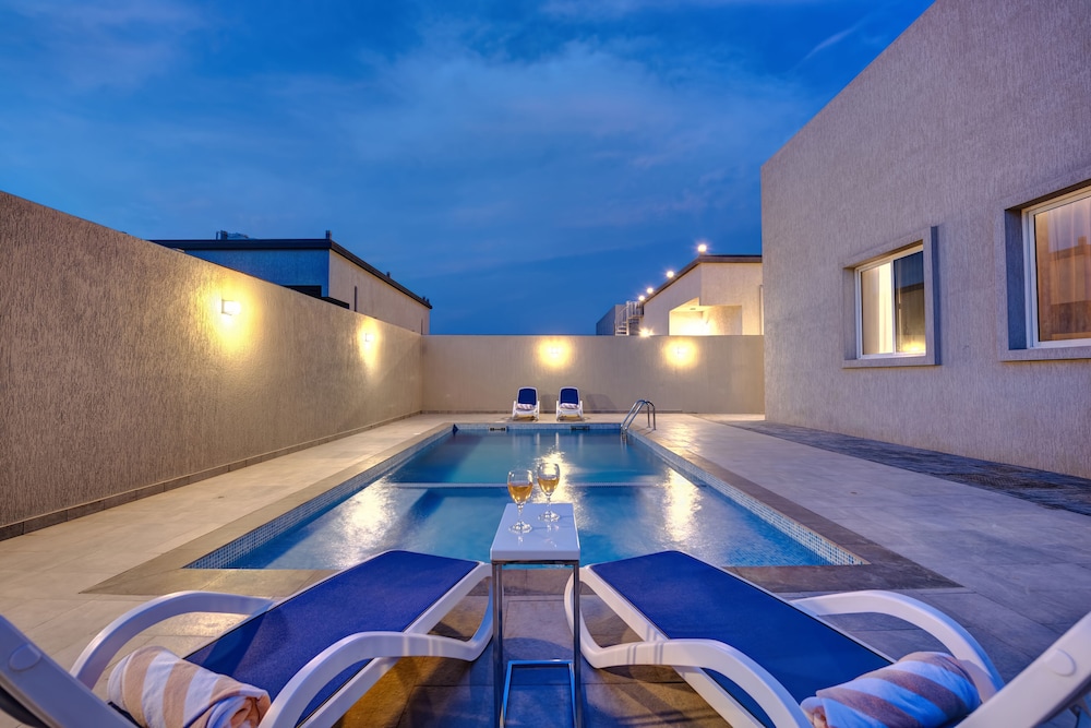 Royal Villa, 3 Bedrooms, Pool View photo 2