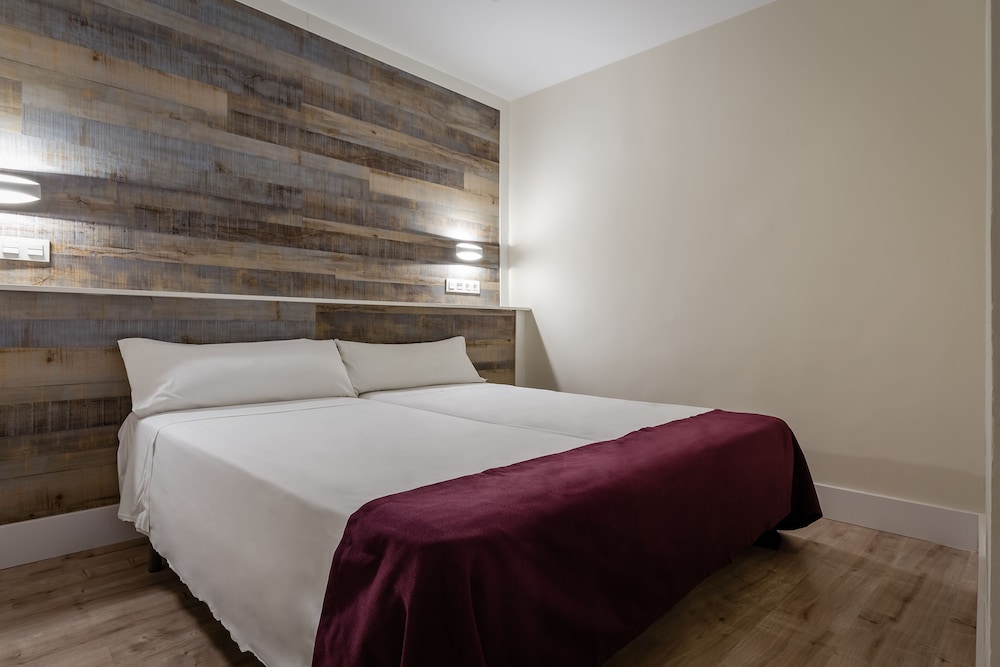 Double Room - Photo 5