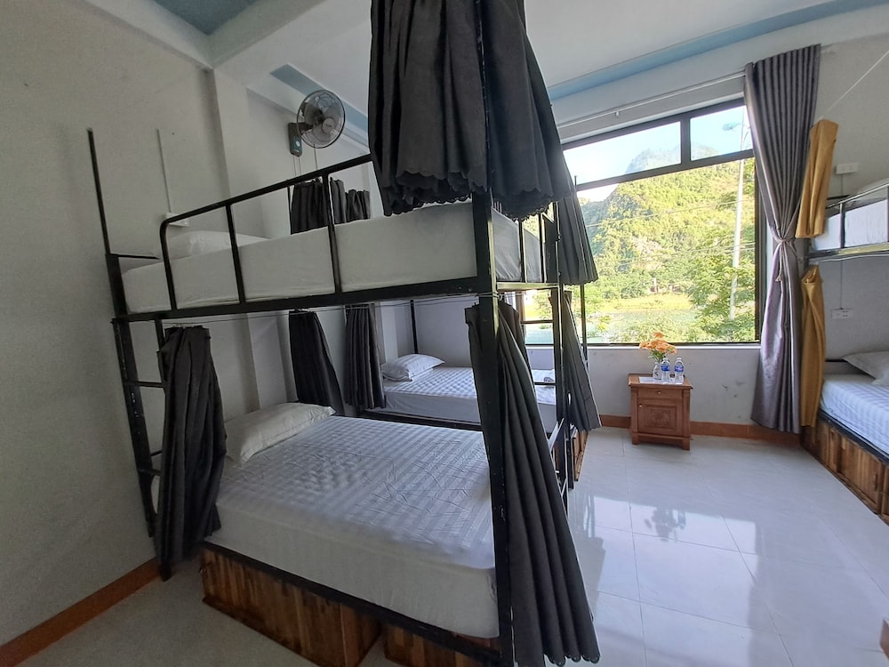 Standard Shared Dormitory, Air conditioning, Pool View photo 1