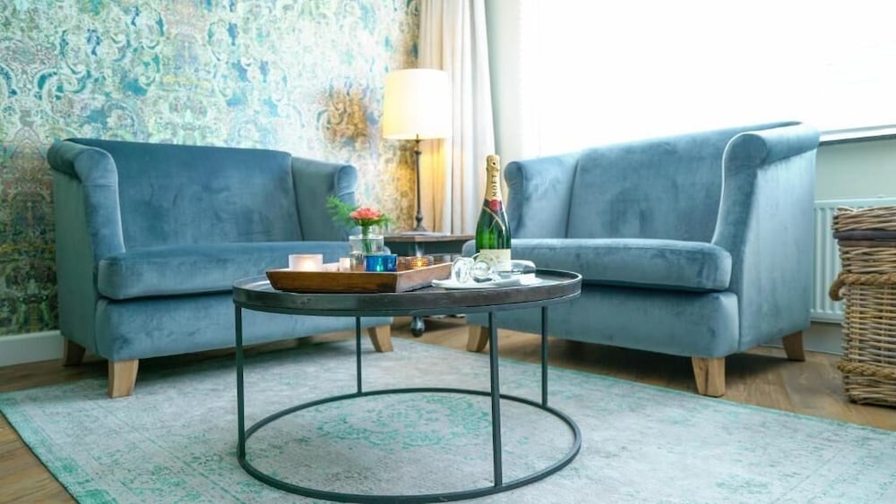 Romantic Studio Suite - Photo 2
