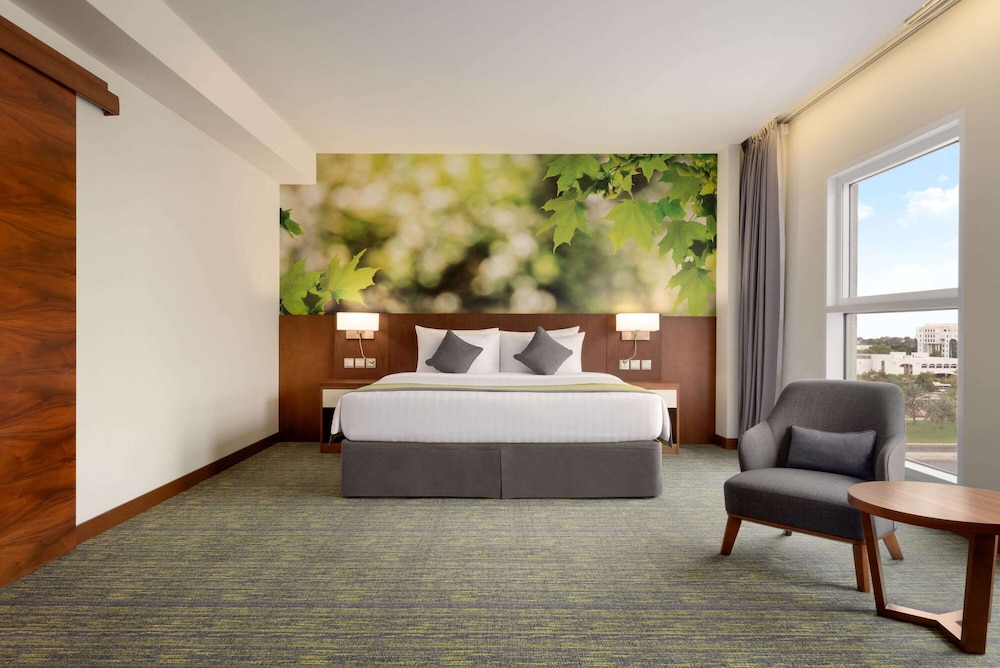 Deluxe Room, 1 King Bed, Non Smoking - Photo 3
